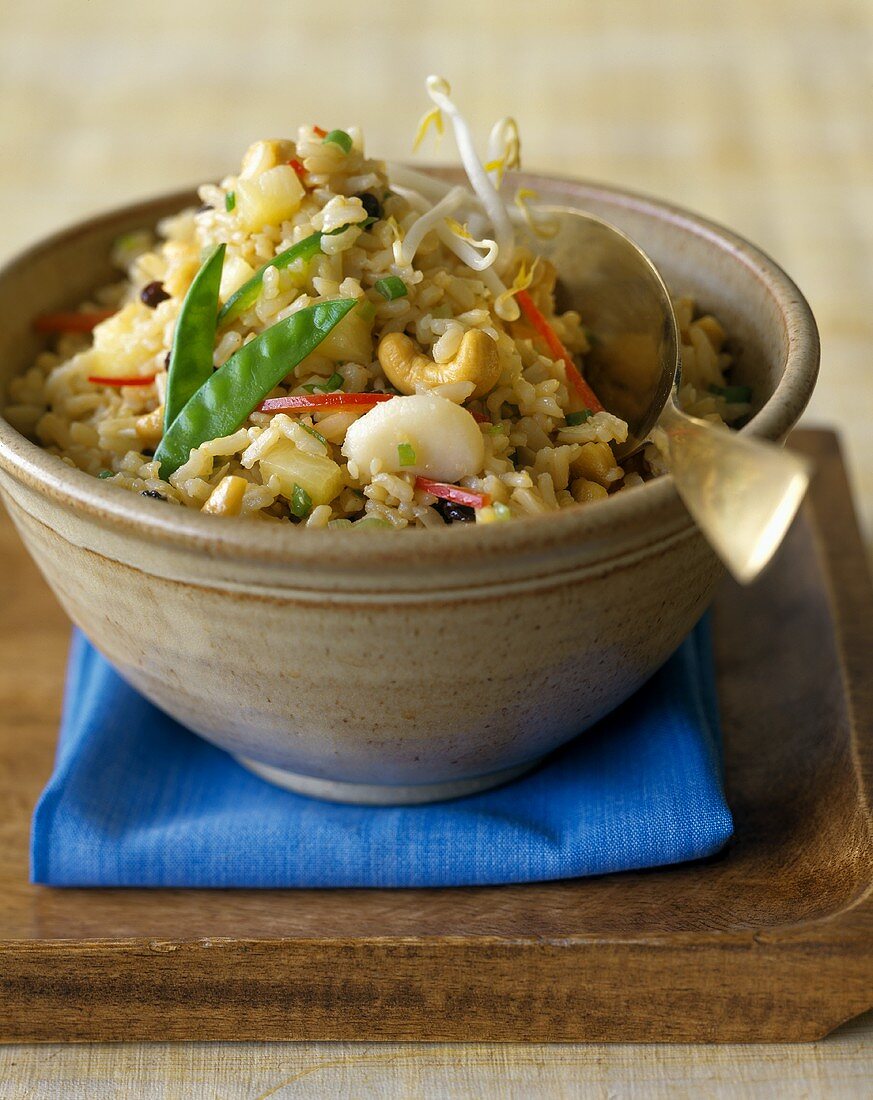 Rice with scallops, cashew nuts and vegetables