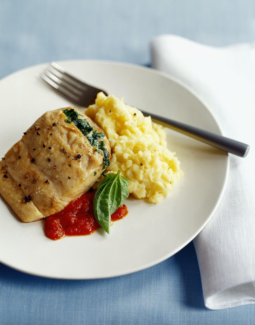 Fischfilet mit Spinatfüllung, dazu Kartoffelbrei