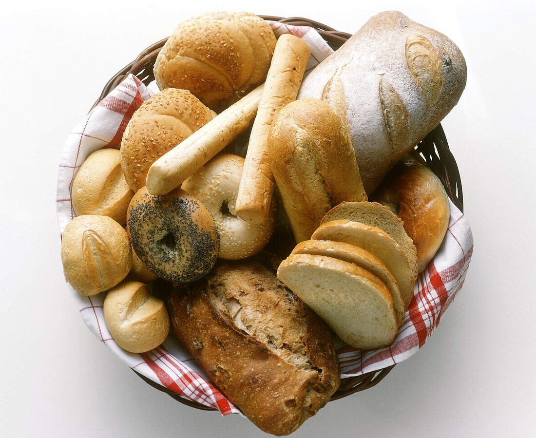 Brote, Brötchen, Bagels & Gebäckstangen im Brotkorb