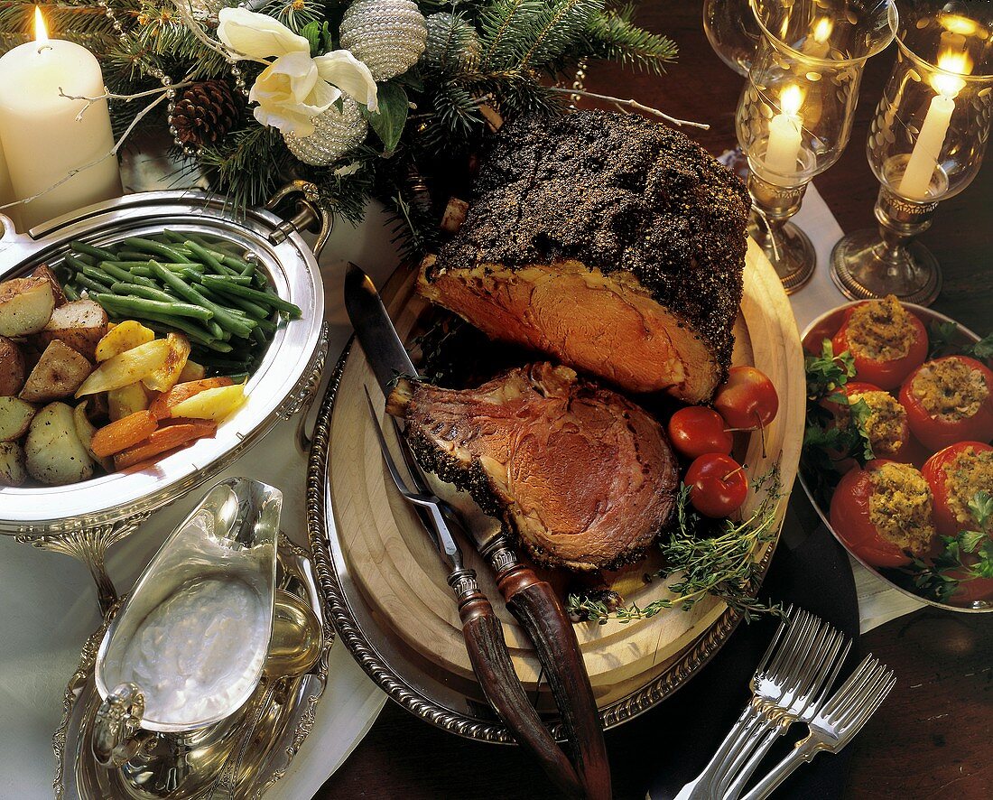 Weihnachtsessen mit Rinderbraten in Kräuterkruste & Beilagen