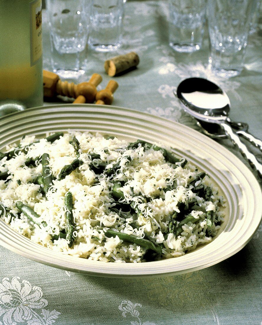 Reis mit grünem Spargel & geriebenem Käse
