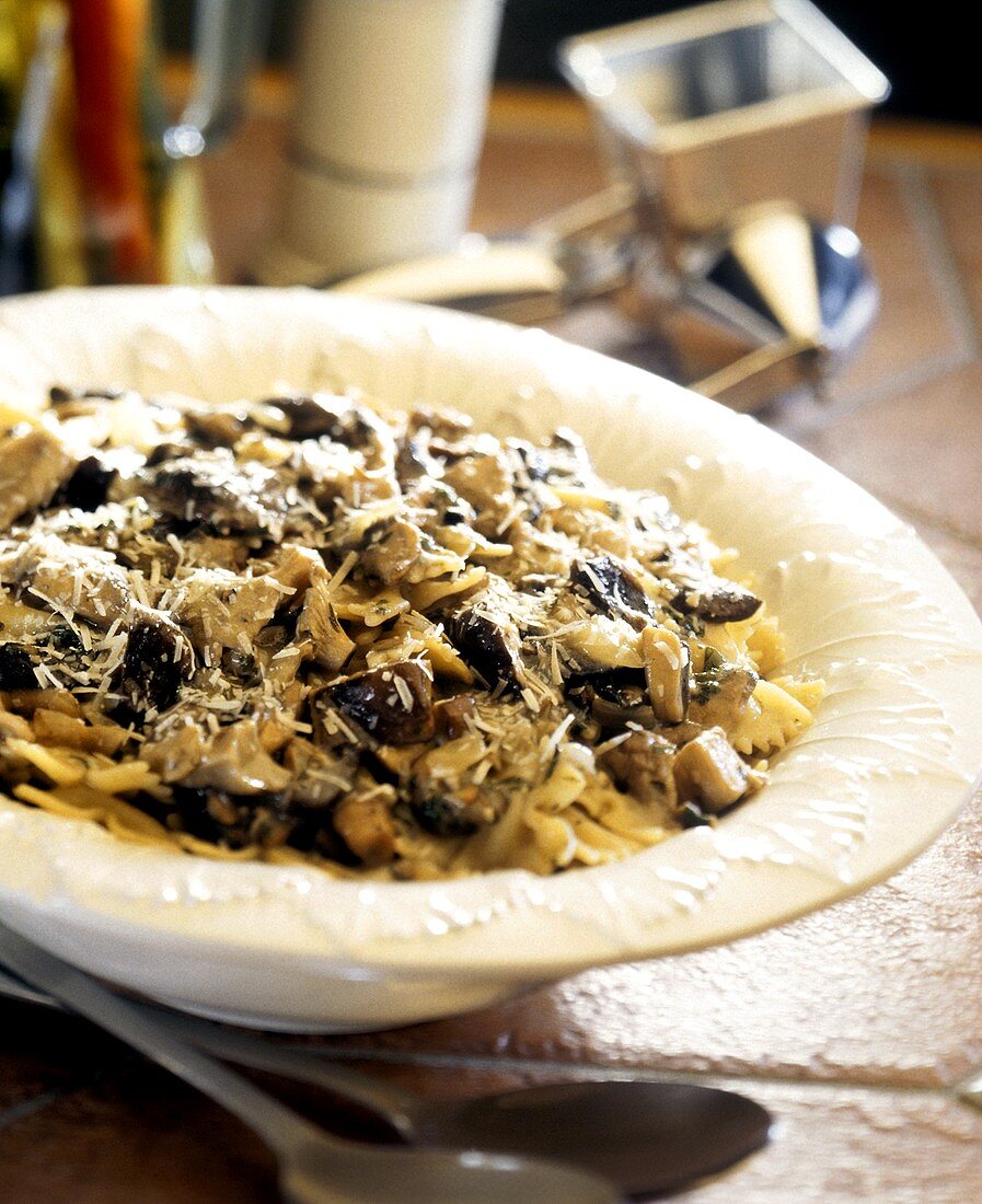 Farfalle ai funghi di bosco (Nudeln mit Waldpilzen, Italien)