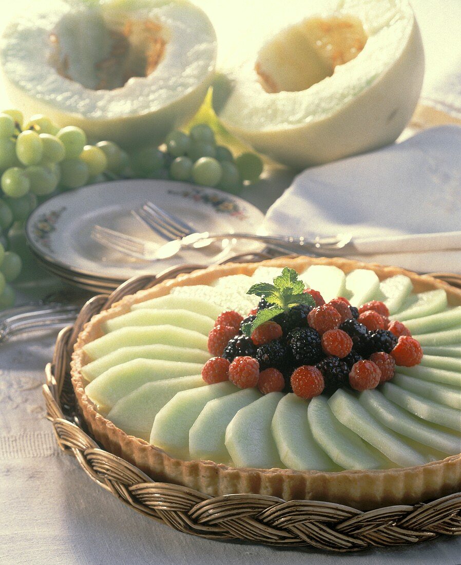 Melonentarte mit frischen Beeren