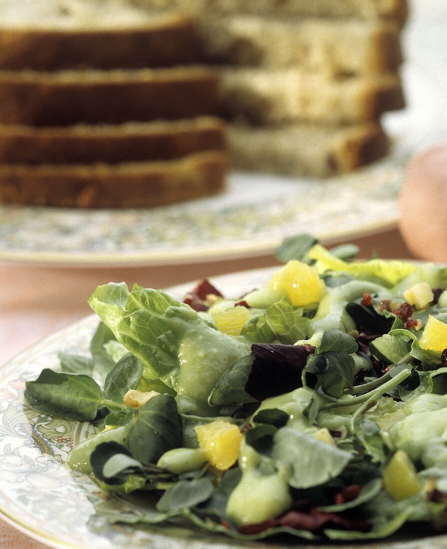 Gemischter Blattsalat mit Ananas