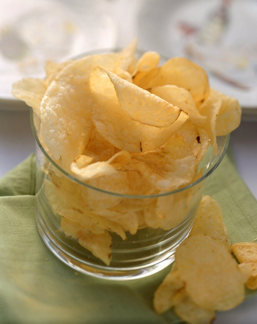 Kartoffelchips in einem Glas