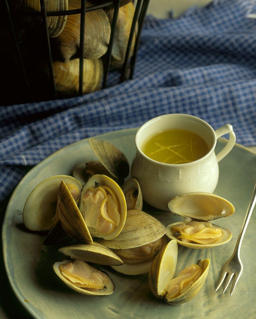 Steamed Clams with Melted Butter