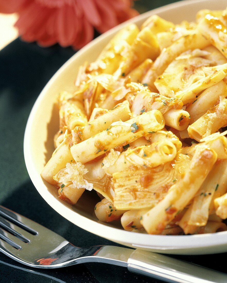 Maccheroni ai carciofi (Macaroni with artichoke hearts)