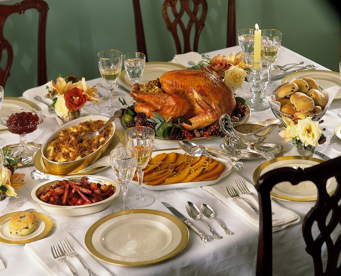 turkey dinner table images