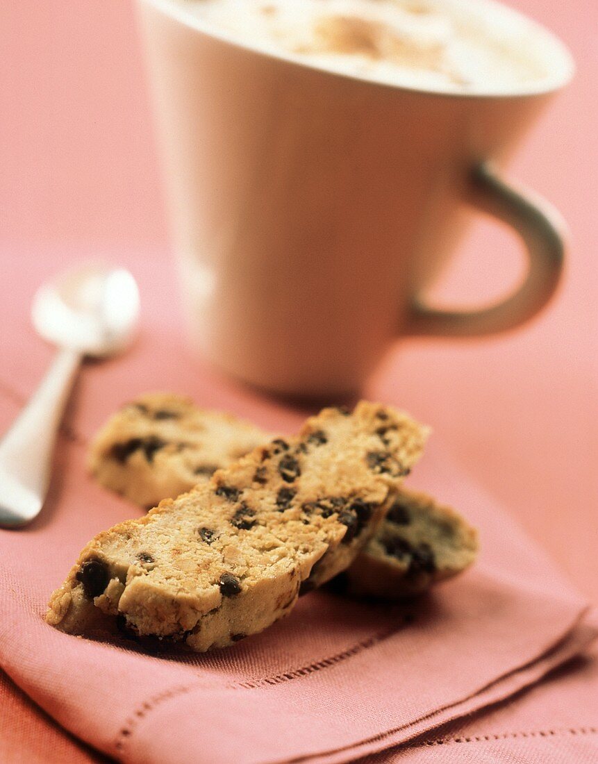 Biscotti con scaglie di cioccolato (Kekse mit Chocolatechips)