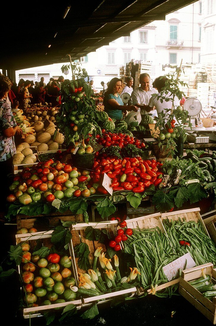 Markt mit Gemüse & Früchten in Florenz