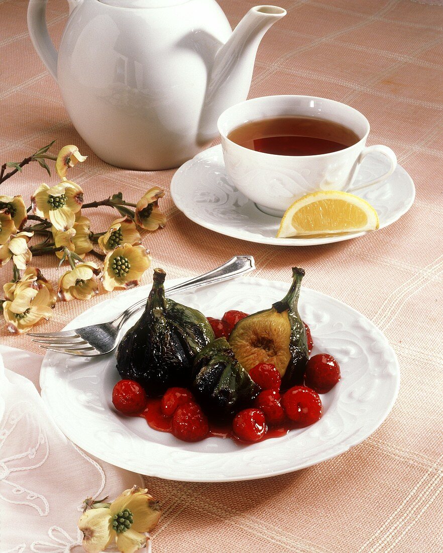 Grilled Figs with Raspberry Sauce; Tea