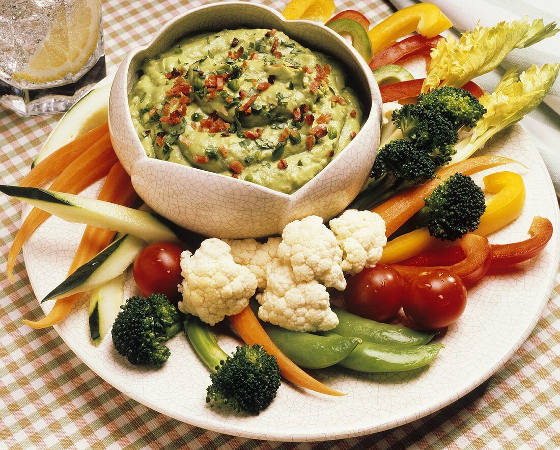 Guacamole with Raw Vegetables for Dipping