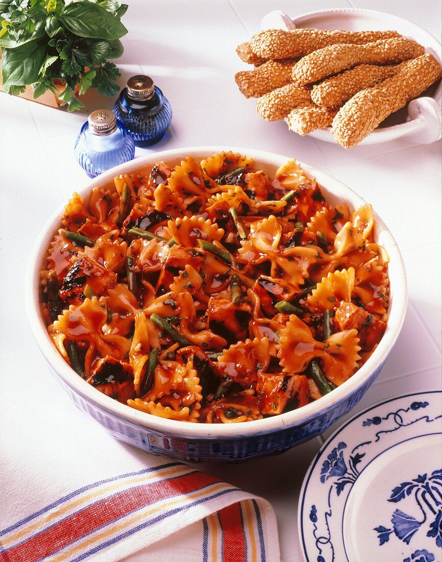 Farfalle and Grilled Chicken Salad with Tomato Sauce