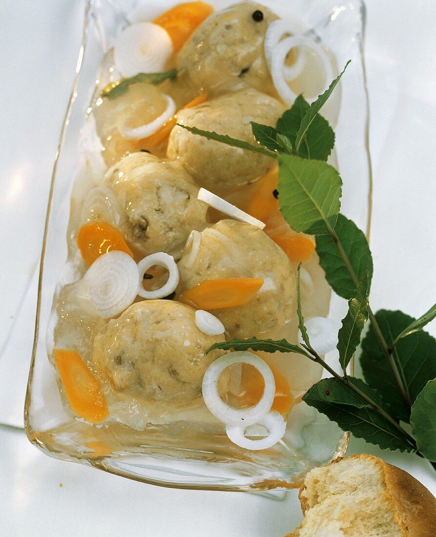 Gefilte Fish with Carrots and Onions