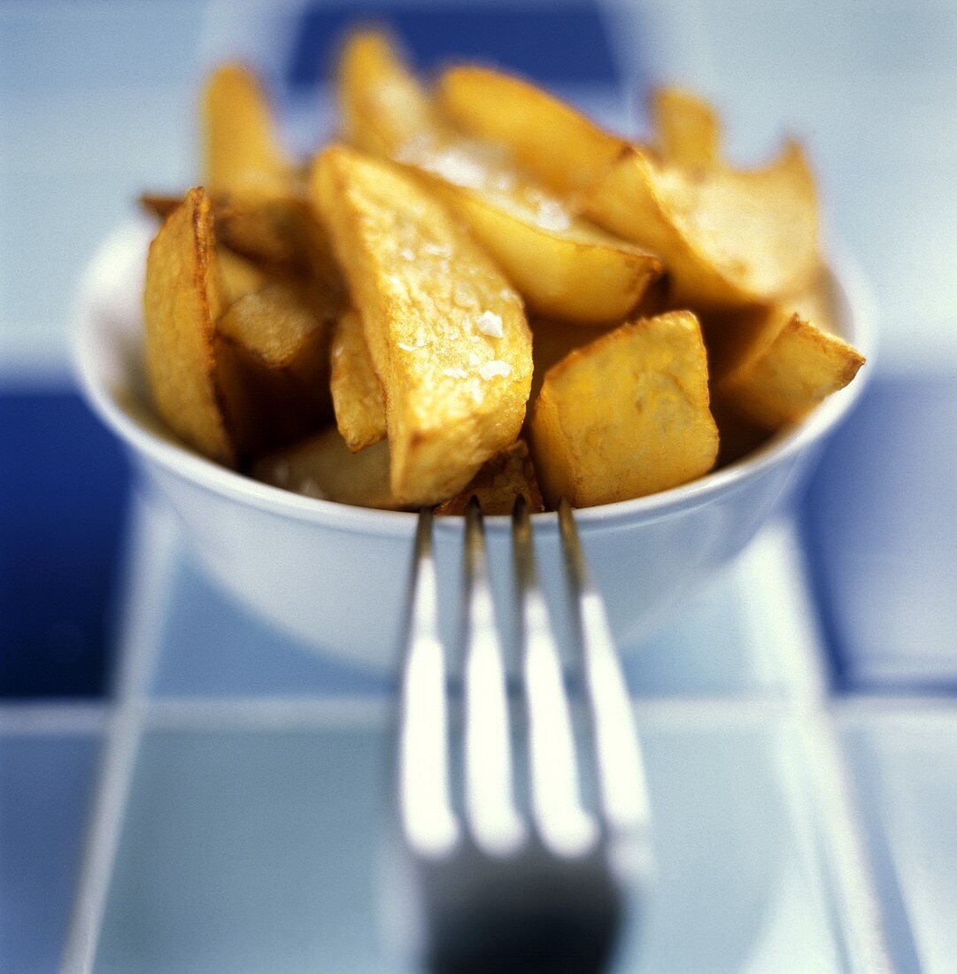 Gebackene Kartoffelschnitze (dicke Pommes frites)