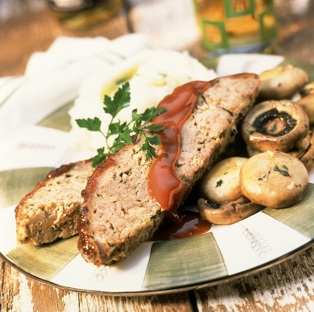 Hackbraten mit Champignons und Kartoffelpüree