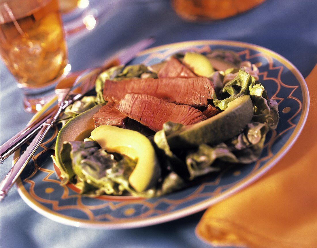 Filetsteaks mit Avocadosalat