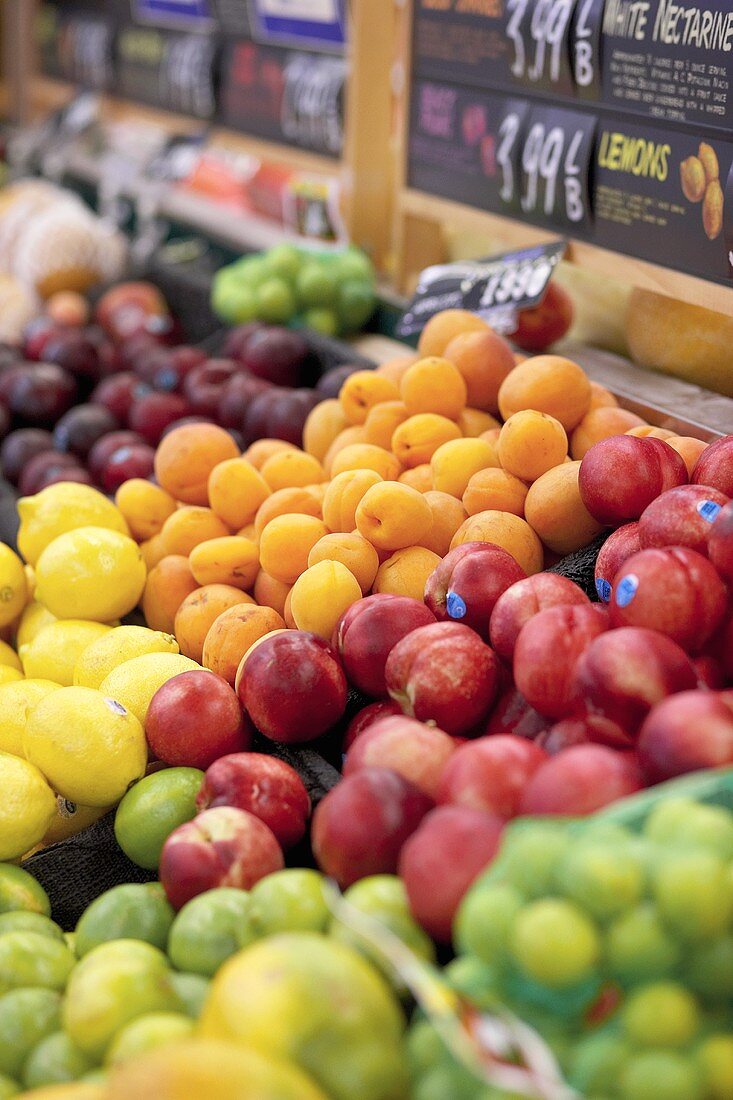 Supermarket fruit section (USA)