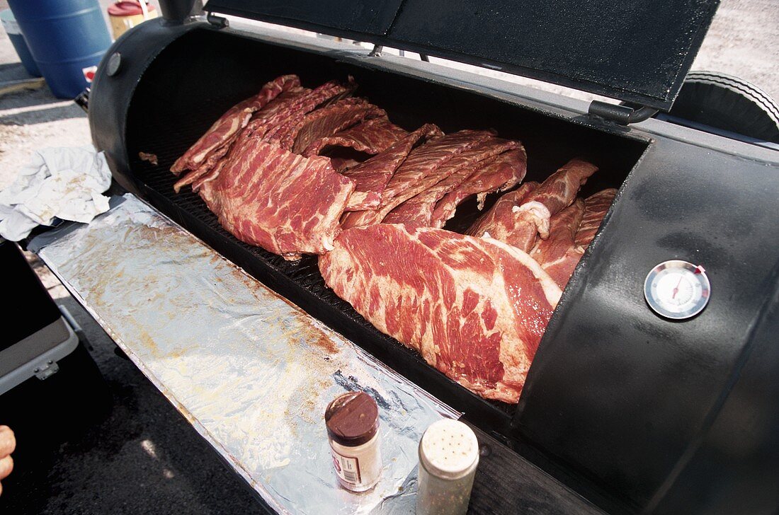 Rippchen am Grill beim Lenexa BBQ Cookoff (Lenexa, KS, USA)