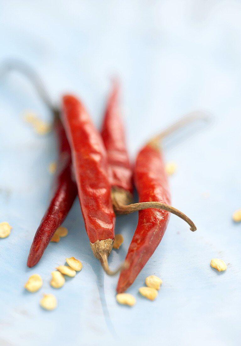 Getrocknete rote Chilischoten mit Samen