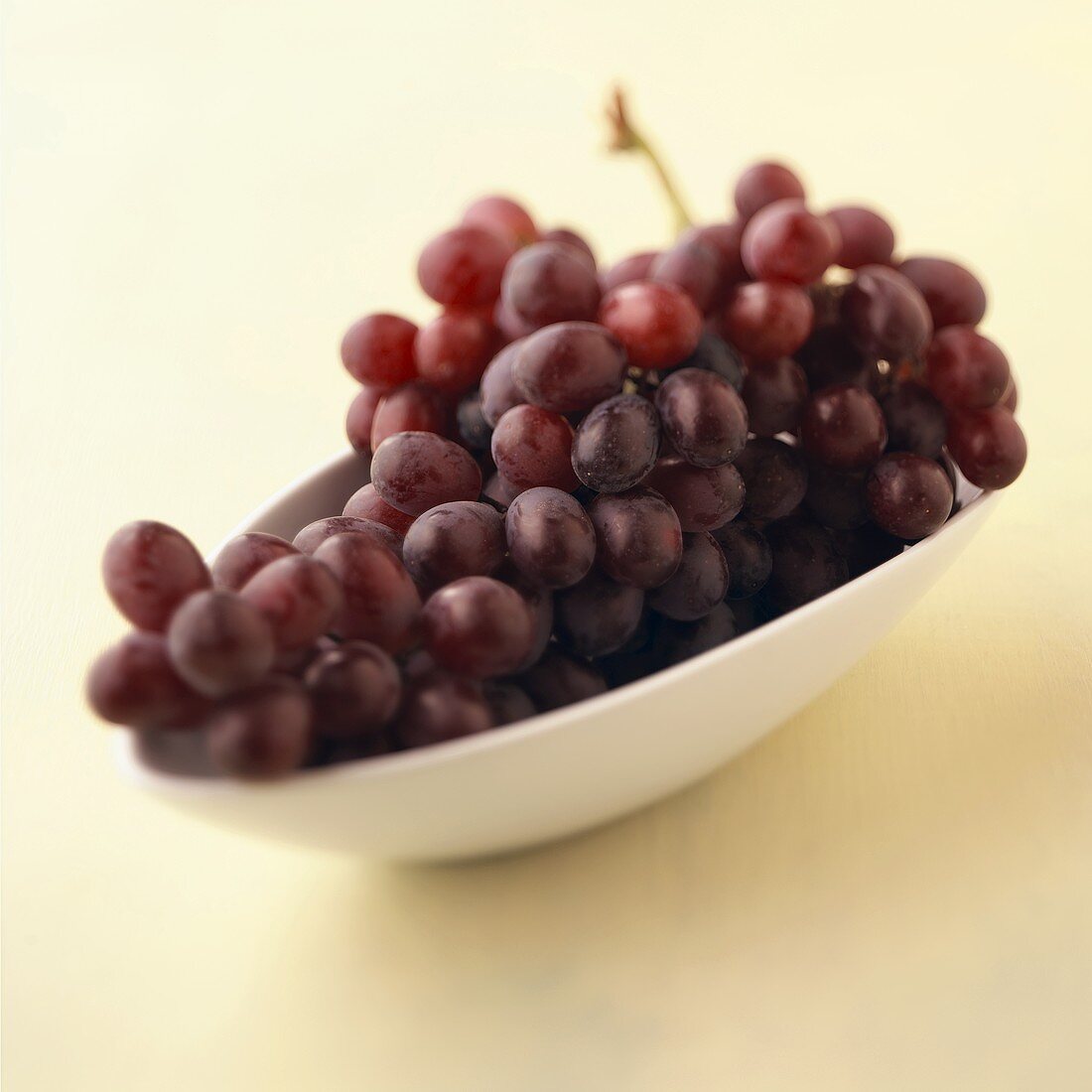 Red grapes in white bowl