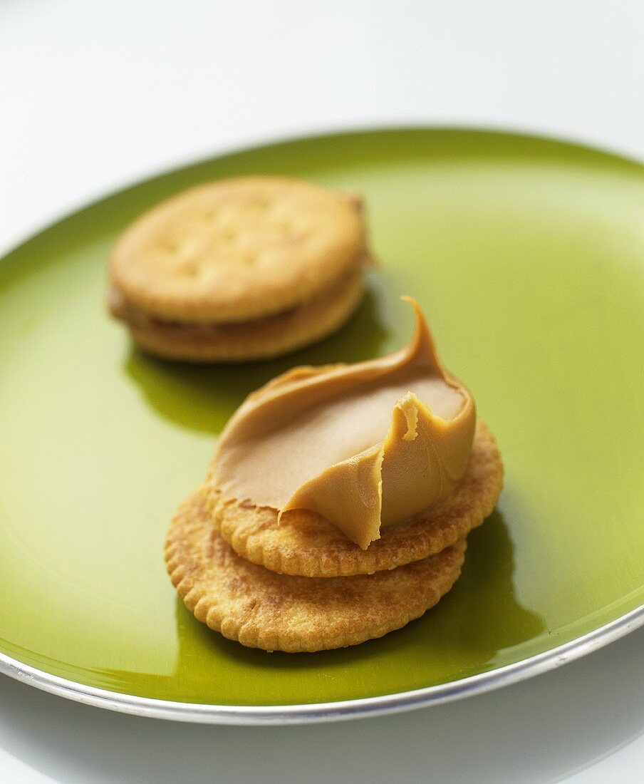 Crackers with peanut butter
