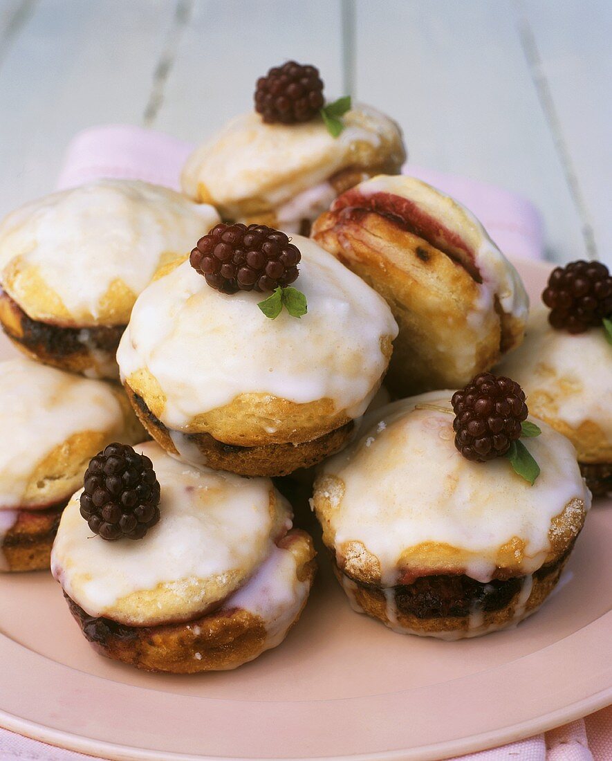 Scones with raspberry jam and glacé icing