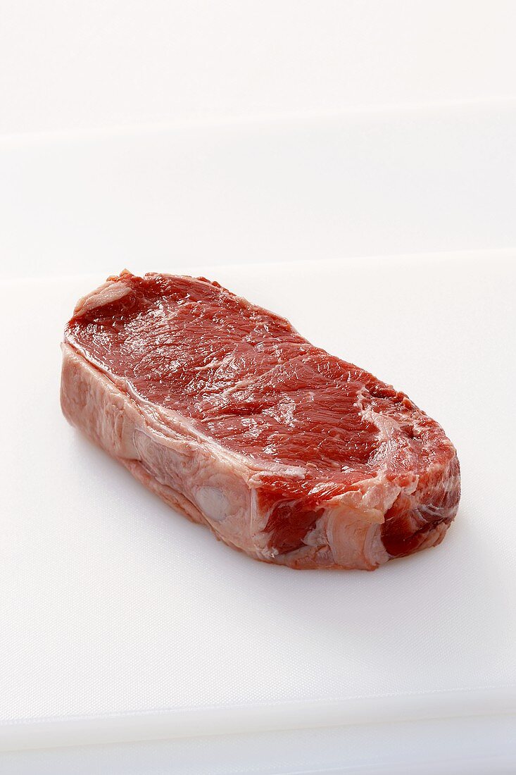 New York Steak auf weißem Untergrund