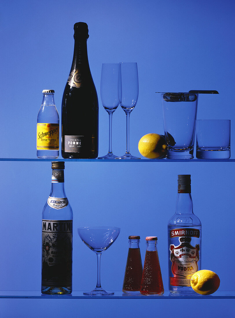 Verschiedene Gläser & Flaschen