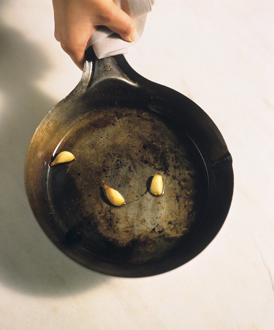 Dry-roasting garlic cloves in pan
