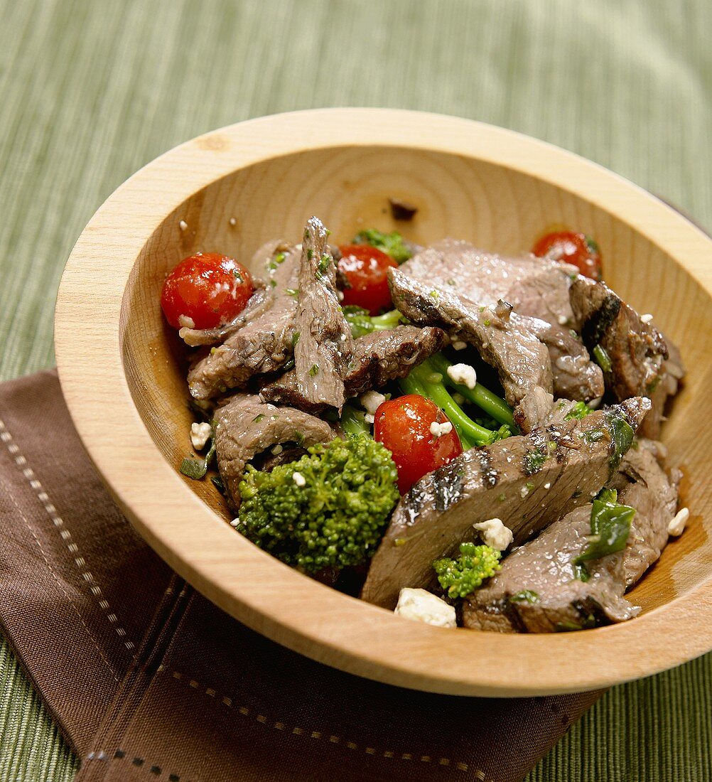 Rindfleisch mit Brokkoli und Kirschtomaten