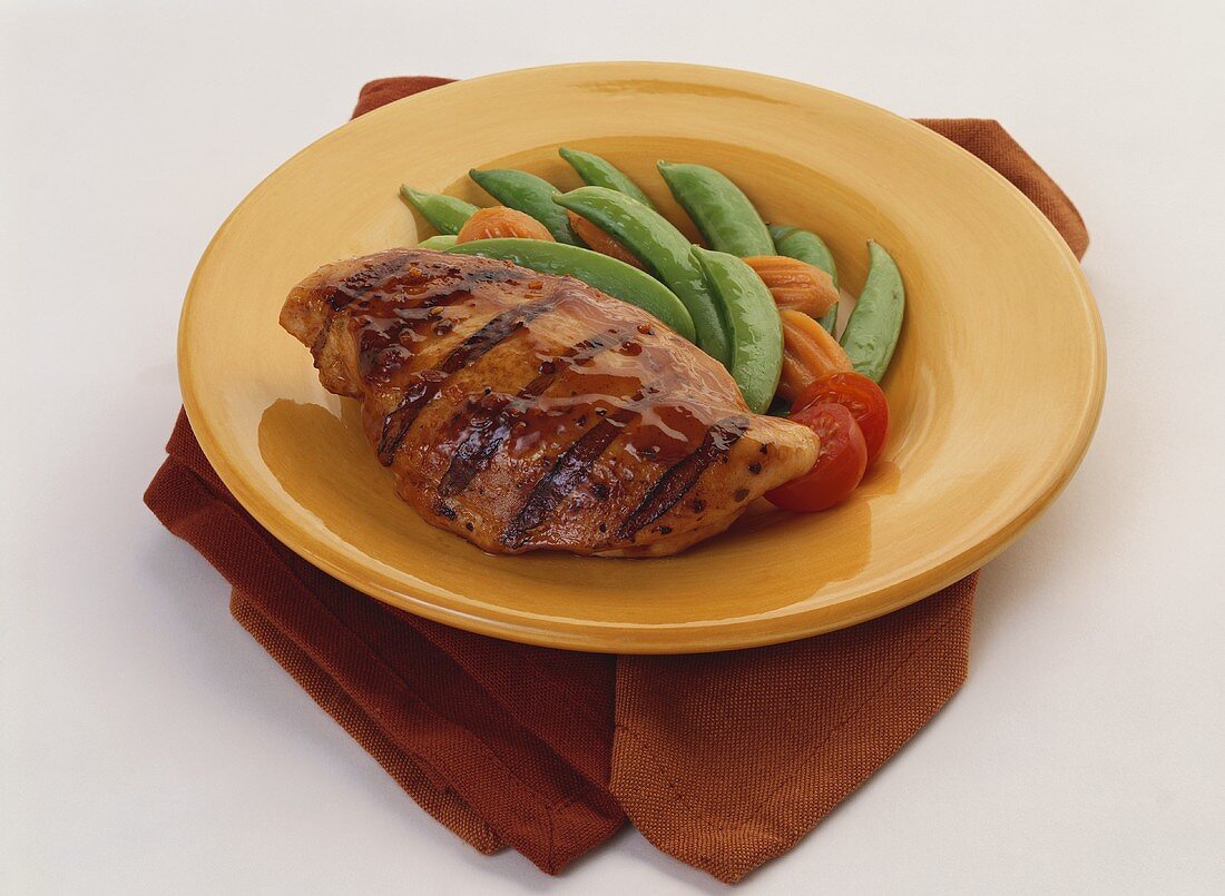Barbecued Chicken Breast with Pea Pods, Carrots and Tomatoes
