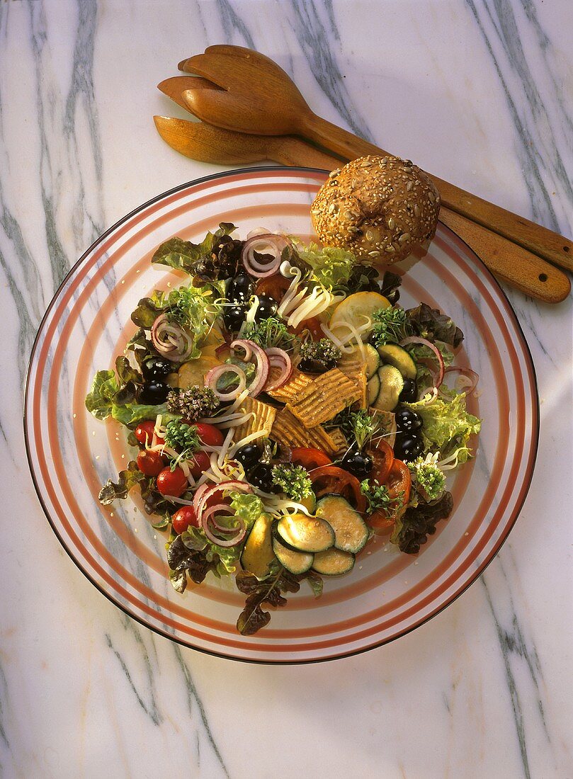 Tofusalat mit Gemüse & Sprossen