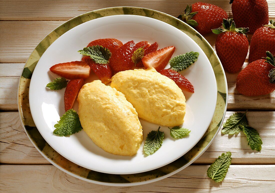 Mango Mousse with Strawberries
