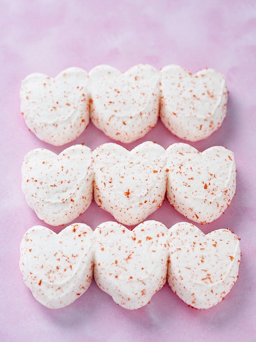 Drei Reihen Marshmallow-Herzen