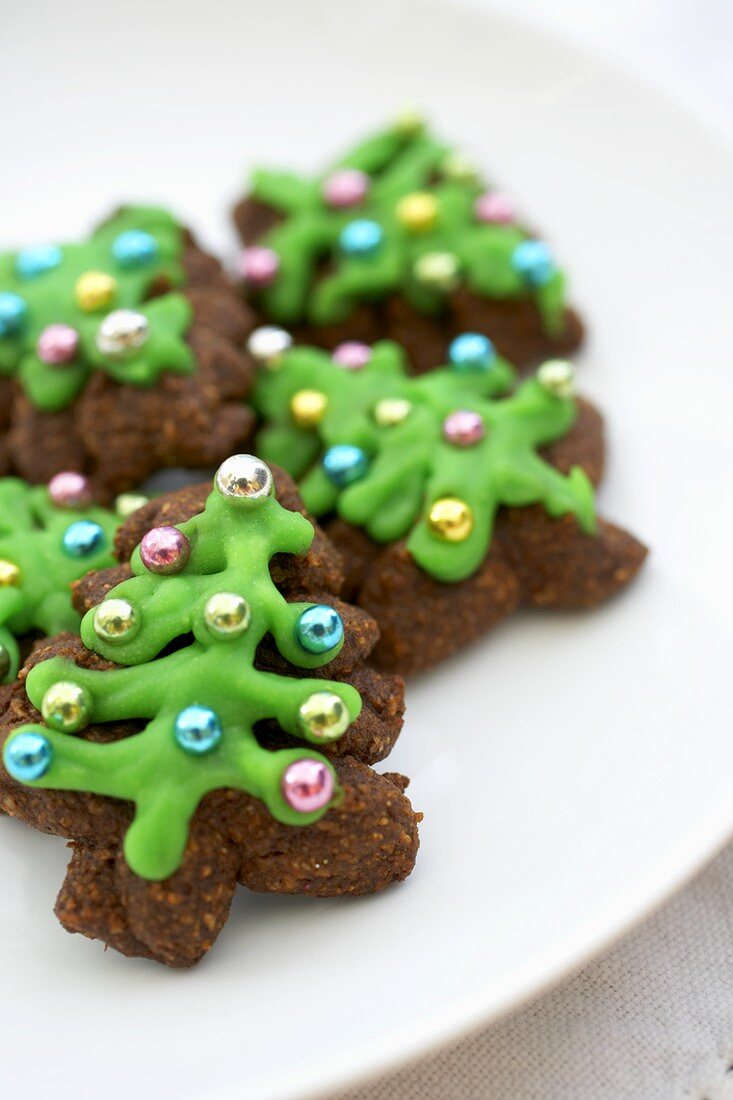 Weihnachtliches Schokoladenspritzgebäck (Tannenbäume)