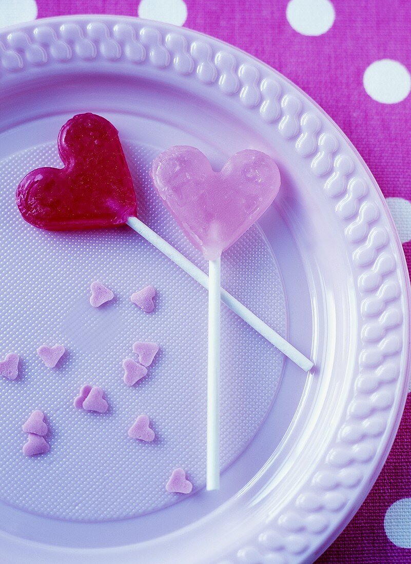 Heart-shaped lollies on blue plastic plate