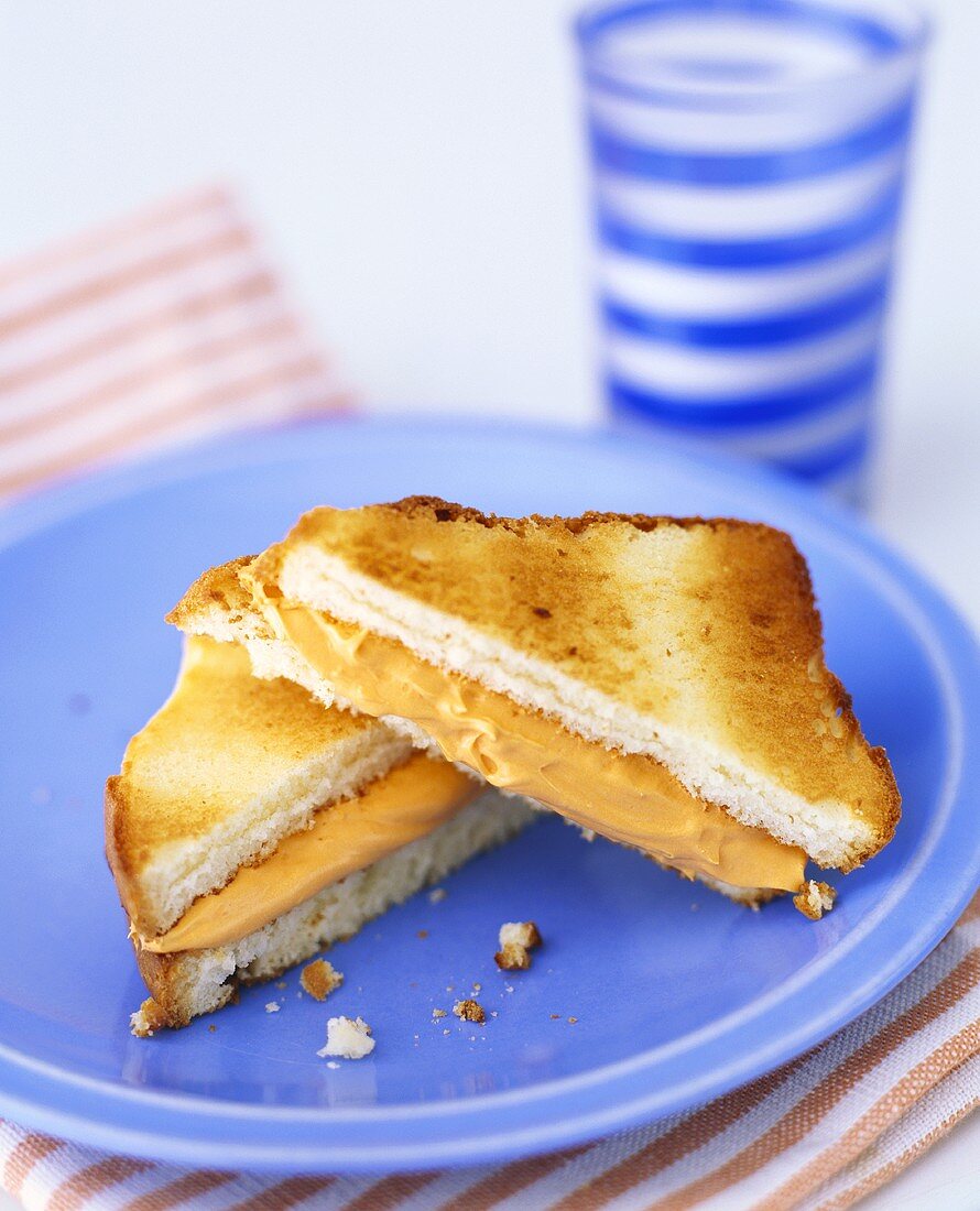 Toastecken mit Erdnussbutter