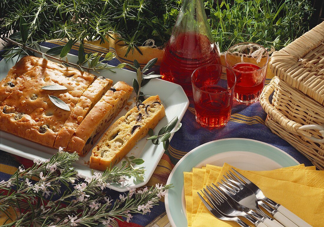 Olivenkuchen zum Picknick