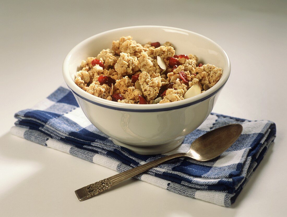 Cerealien mit Cranberries und Mandelblättchen