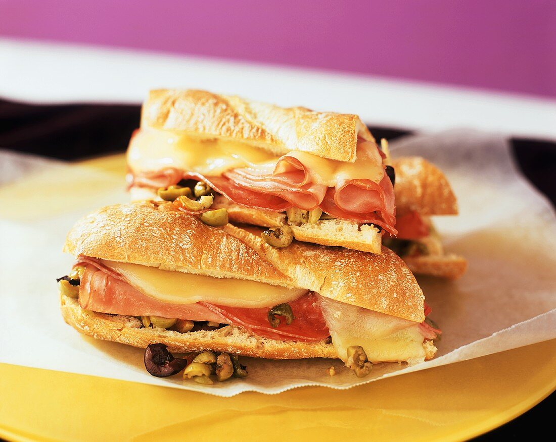 Muffuletta (Sandwich mit Olivensalat, New Orleans, USA)