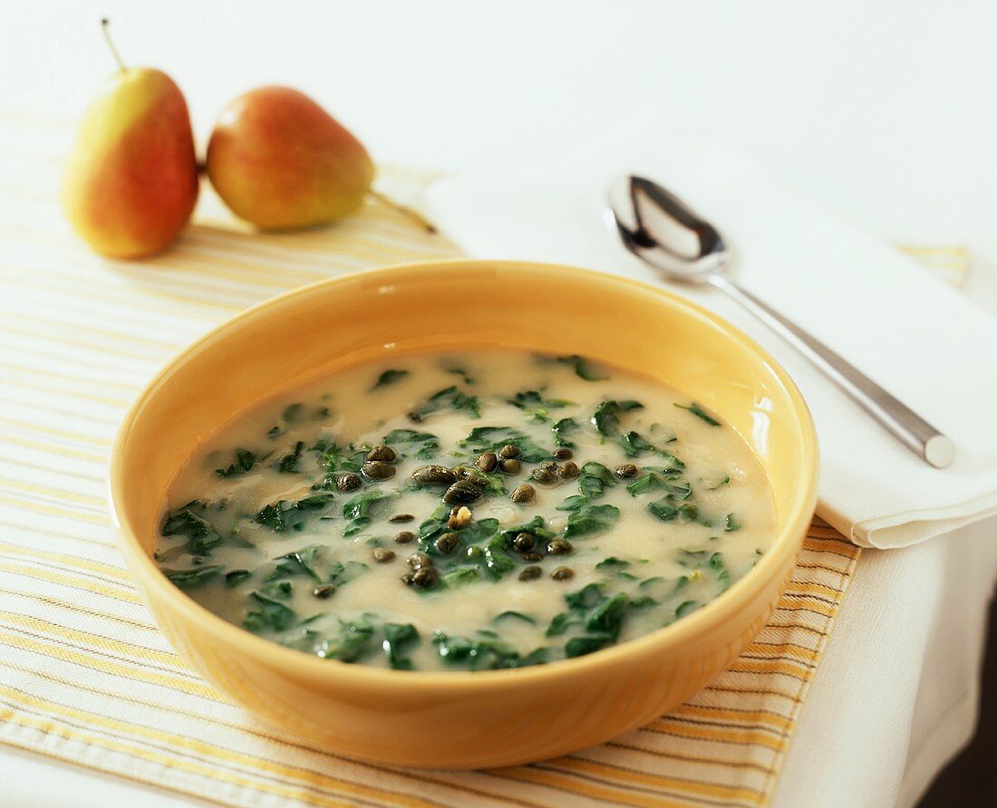 Brunnenkressesuppe mit Frühlingszwiebeln & Kapern