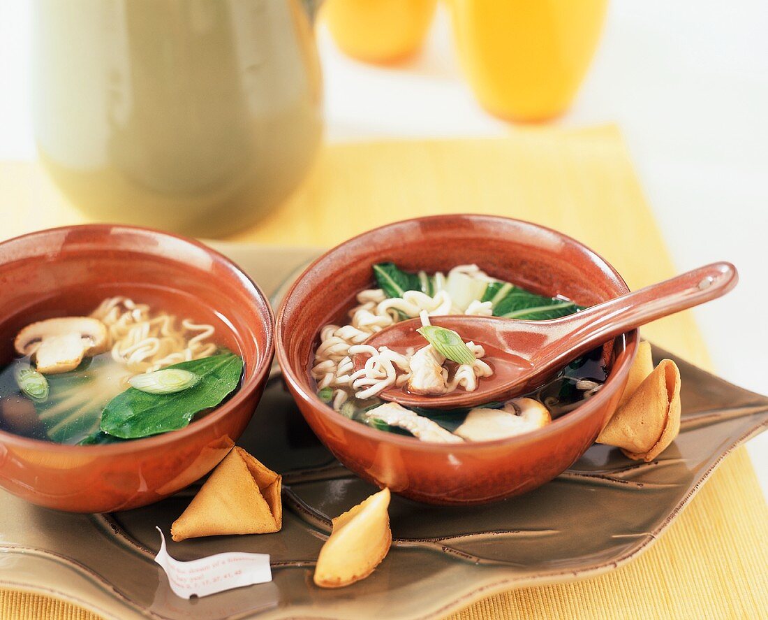 Noodle soup with pork and vegetables (China)
