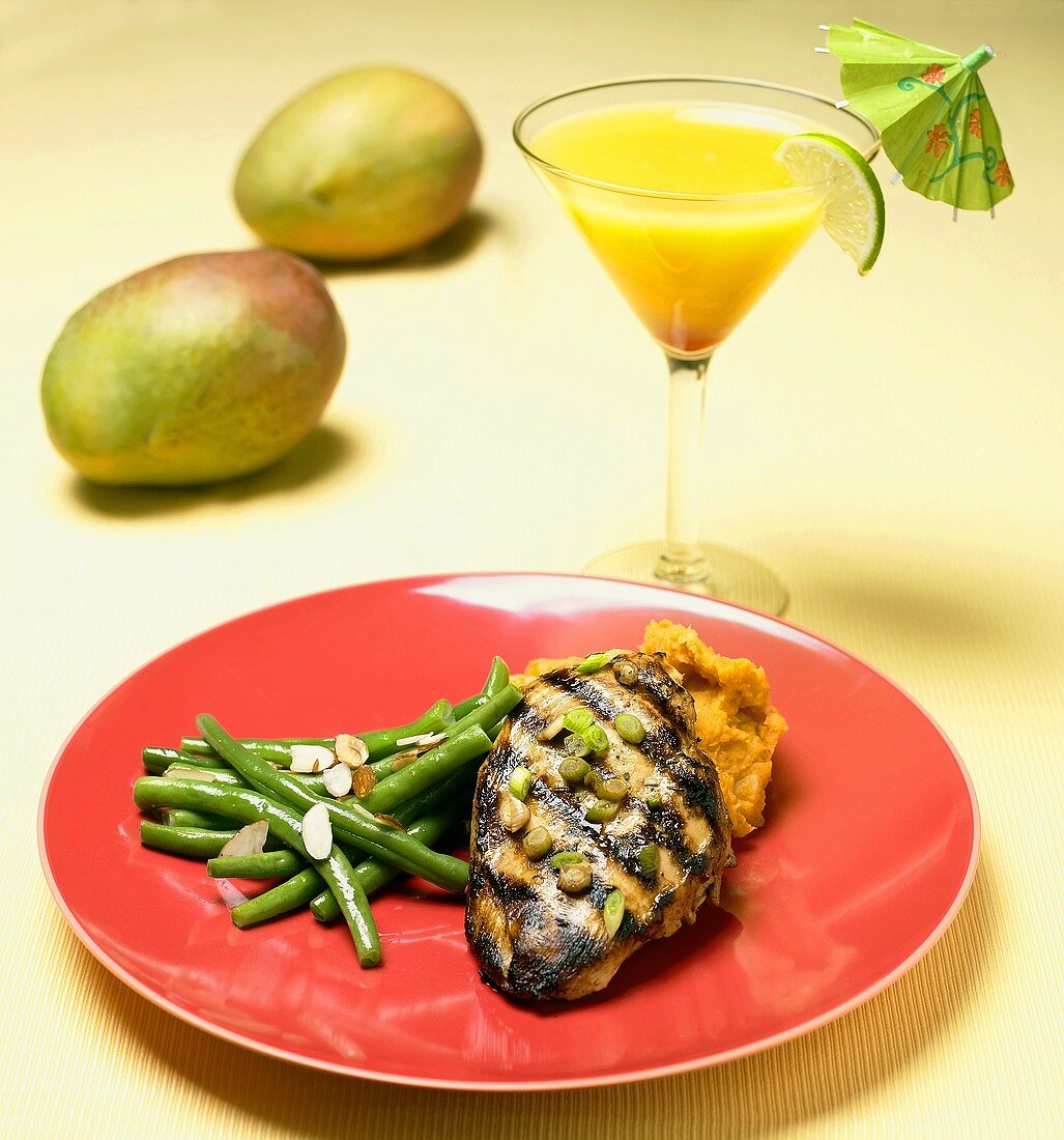 Gegrillte Hähnchenbrust mit grünen Bohnen; Mango Martini