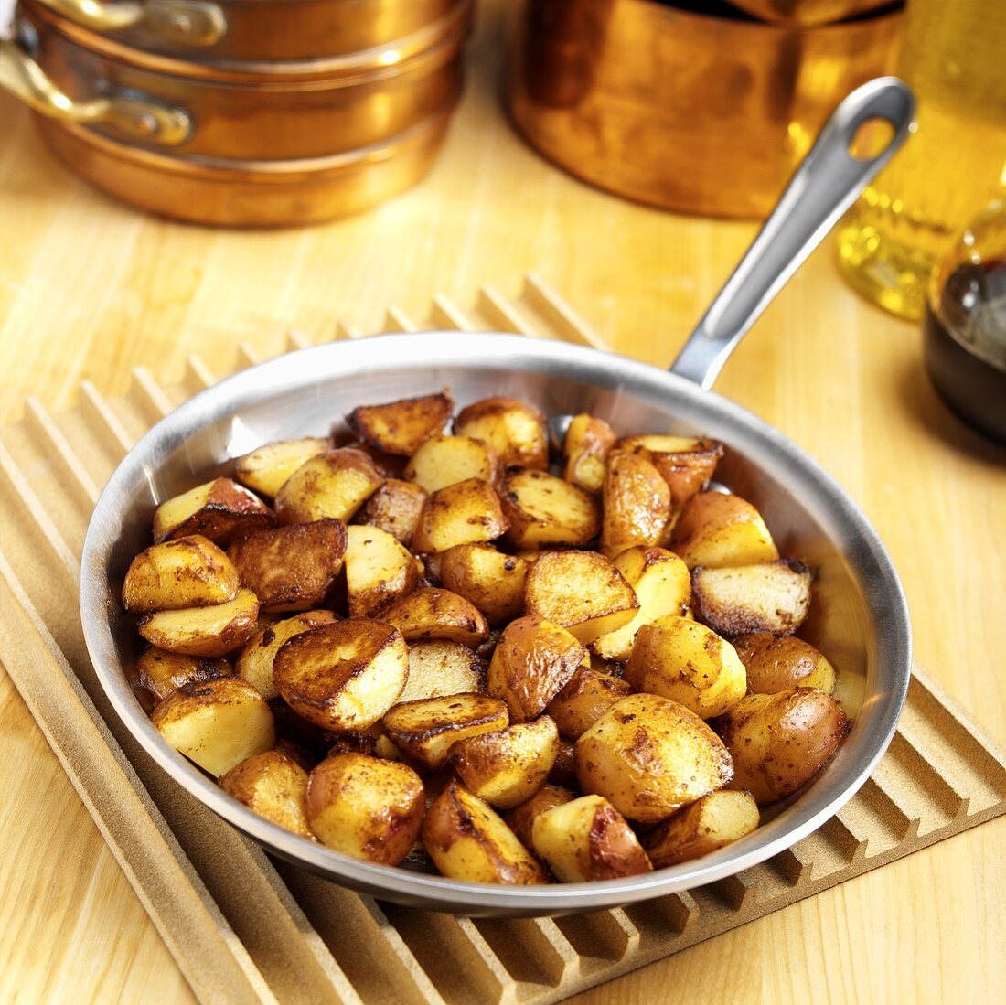 Fried potatoes in the frying pan