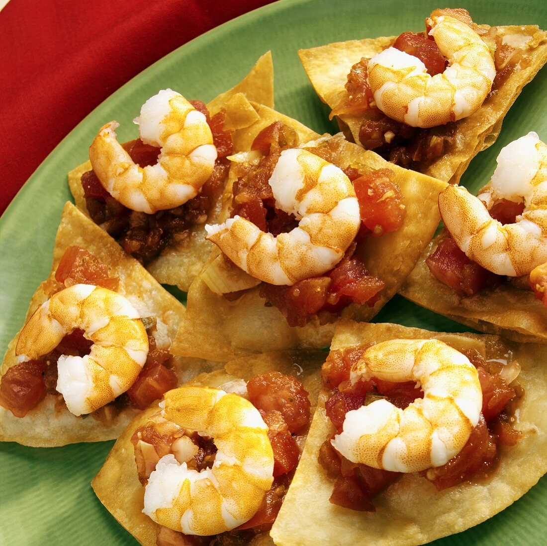 Shrimps and tomato salsa on tortilla chips