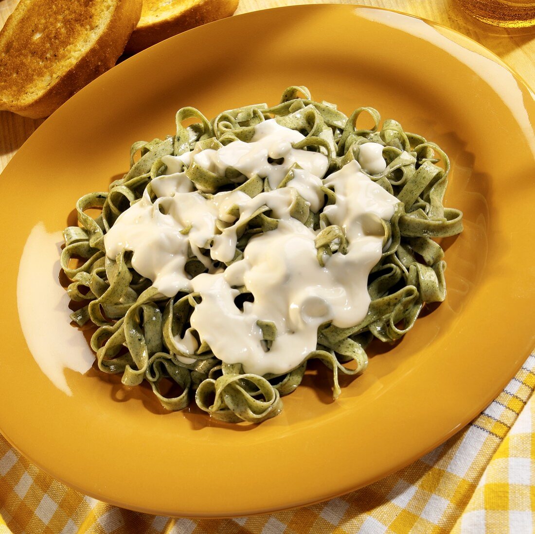 Spinach ribbon pasta with cheese sauce