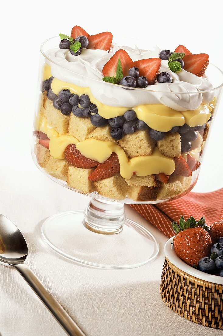 Beerentrifle mit Sahne