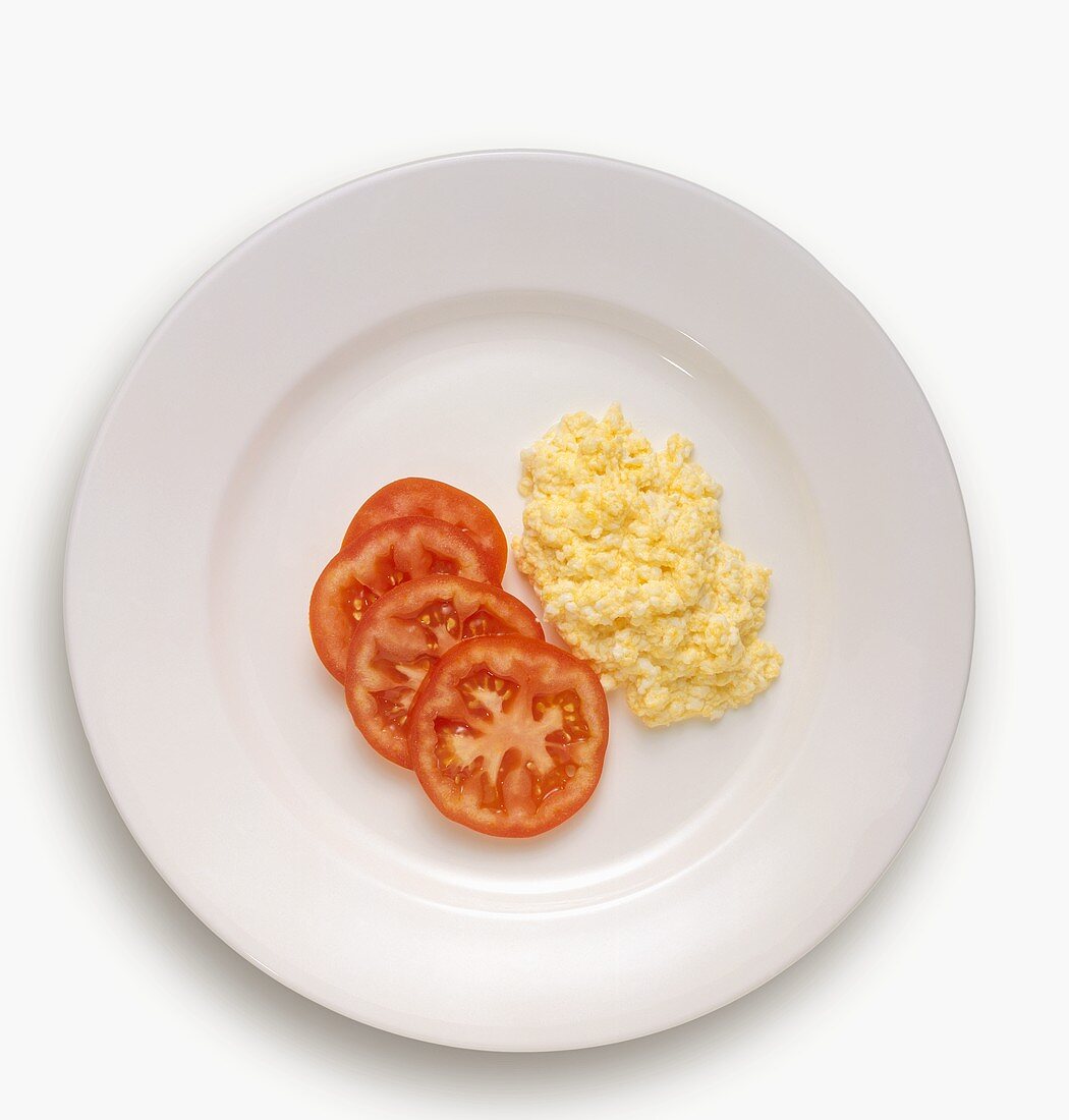 Scrambled Eggs with Sliced Tomato