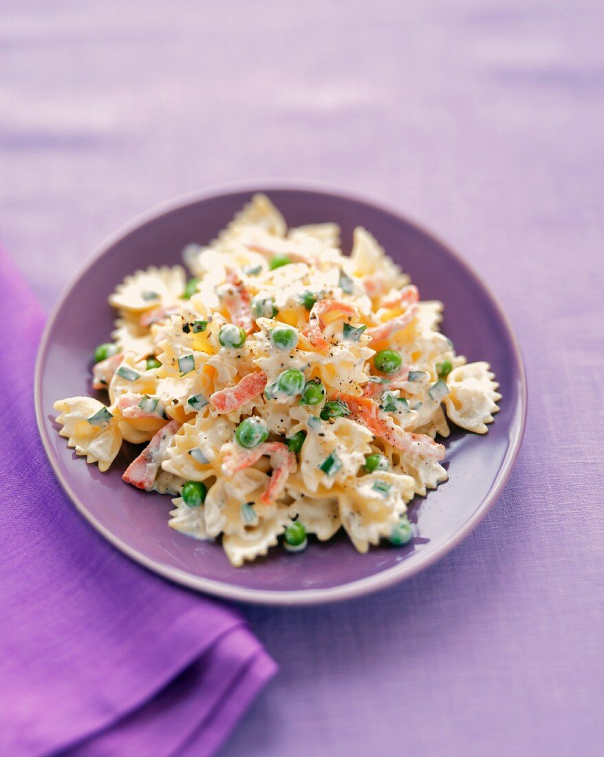 Farfalle mit Lachs, Erbsen und Sahnesauce